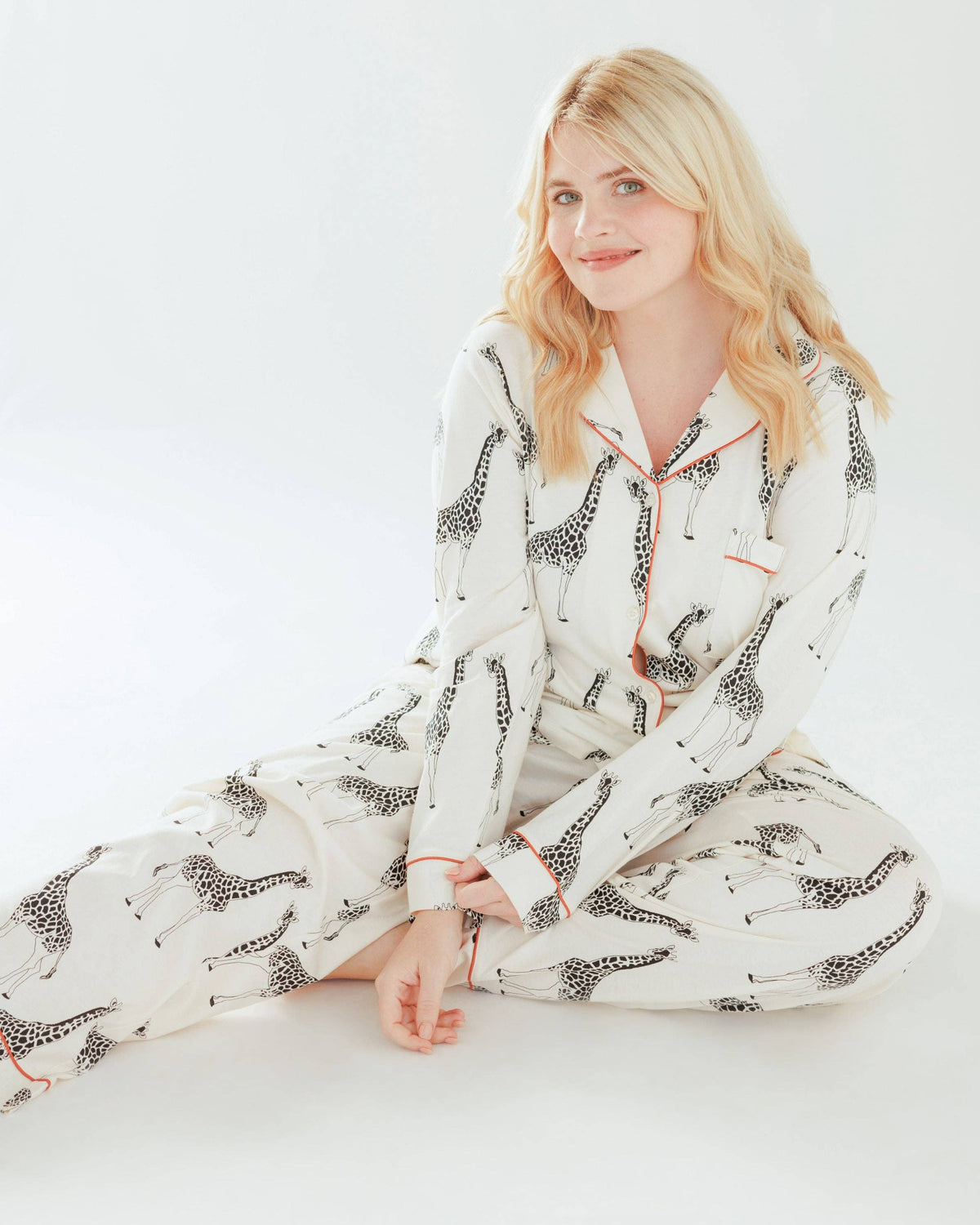 Chelsea Peers - Curve Organic Cotton Cream Giraffe Print Long Pyjama Set